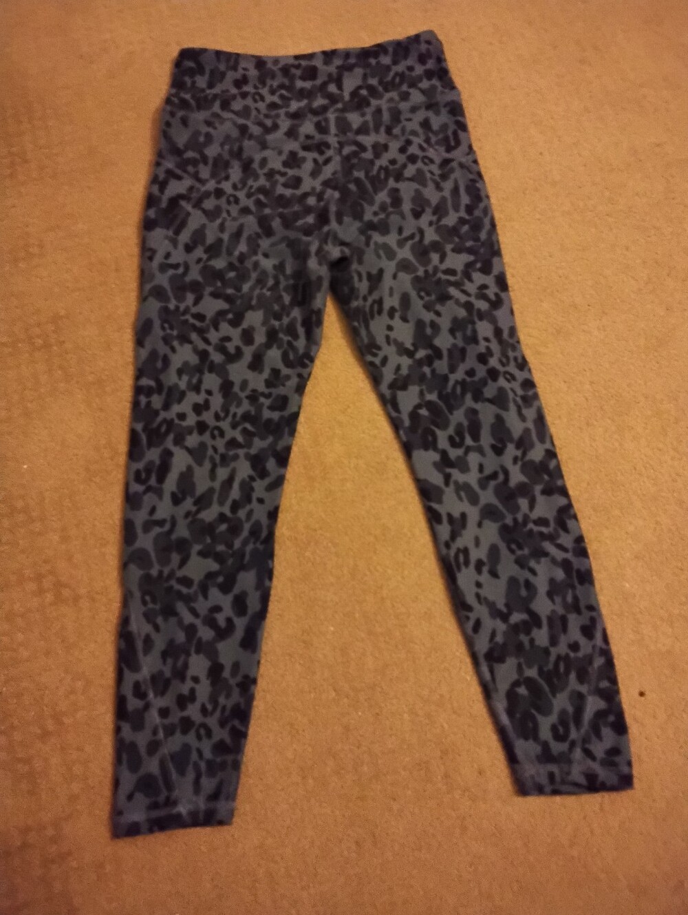 Gray And Black Leopard Print Leggings, Size L